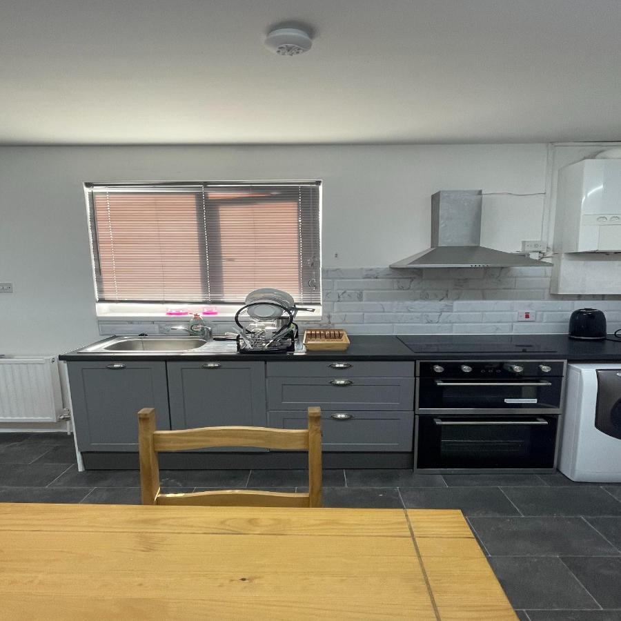 Bethel Apartments Лийдс Екстериор снимка